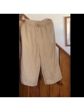 Tan wide leg trousers with elastic waistband and pockets. h&m Size: XL